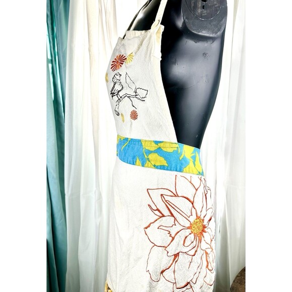 Cotton Embroidered Hummingbird Apron With Matching Dish Towel - Picture 6 of 10